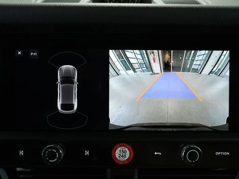 Certified 2025 Porsche Macan AWD/4WD image 19