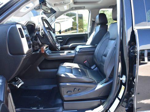 Used 2019 GMC Sierra 2500 Denali AWD/4WD image 16