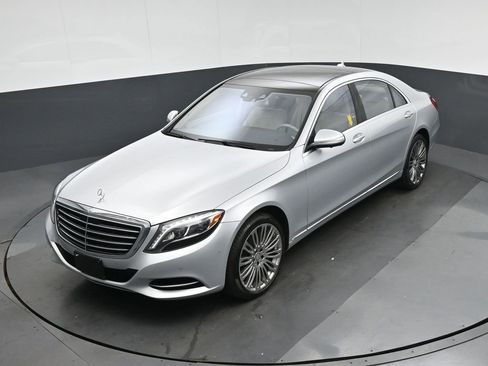 Used 2016 Mercedes-Benz S 550 4MATIC Sedan w/ Premium Package image 61