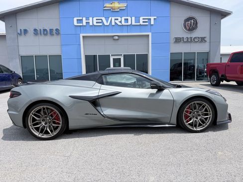Used 2024 Chevrolet Corvette Z06 RWD image 5