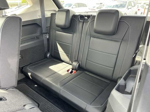 Used 2021 Volkswagen Tiguan SEL FWD image 24