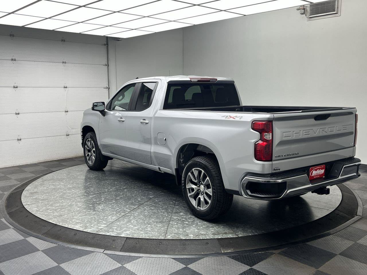 Certified 2022 Chevrolet Silverado 1500 LT AWD/4WD image 2