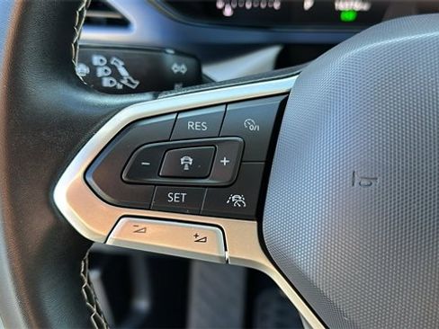 Used 2024 Volkswagen Taos SE w/ Panoramic Sunroof Package image 12