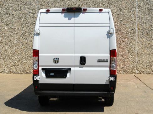 Used 2023 RAM ProMaster 2500 FWD image 9