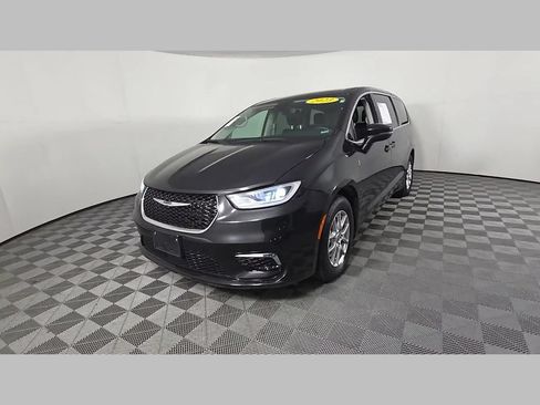 Used 2023 Chrysler Pacifica Touring-L FWD image 50