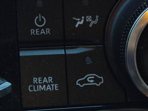 Used 2022 Toyota Highlander LE FWD image 18