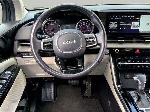 Used 2024 Kia Carnival EX FWD image 6
