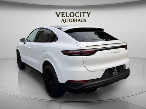 Used 2022 Porsche Cayenne S AWD/4WD image 5