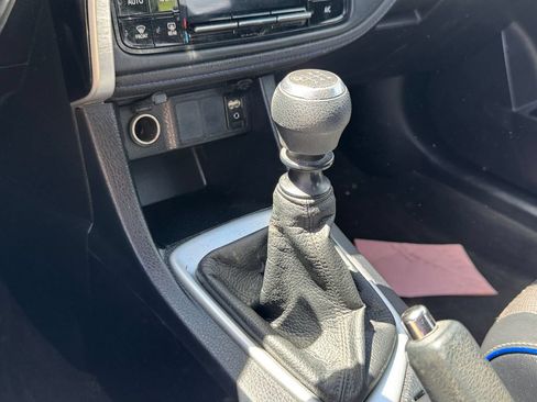 Used 2018 Toyota Corolla SE w/ Carpet Mat Package (TMS) FWD image 21