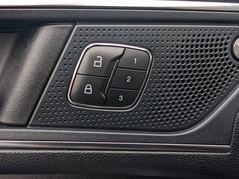 Used 2019 Ford Edge Titanium w/ Equipment Group 301A FWD image 23