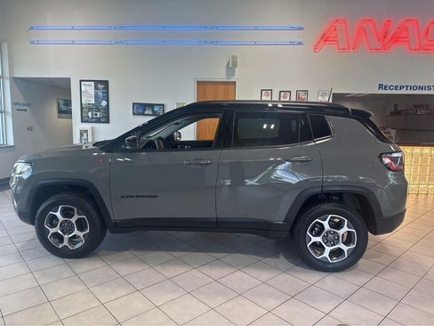 Used 2022 Jeep Compass Trailhawk AWD/4WD image 10