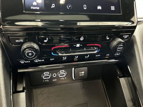 Used 2023 Jeep Grand Cherokee L Laredo AWD/4WD image 16