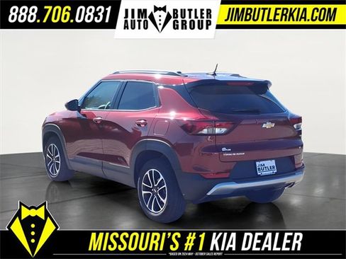 Used 2024 Chevrolet TrailBlazer LT w/ LT Cold Weather Package image 2