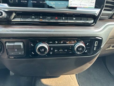 Used 2025 GMC Sierra 1500 SLT AWD/4WD image 32