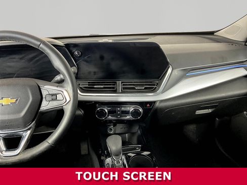 Used 2024 Chevrolet Trax LT w/ Driver Confidence Package FWD image 9