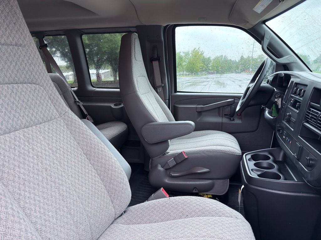 New 2025 Chevrolet Express 3500 LS w/ Chrome Appearance Package RWD image 31
