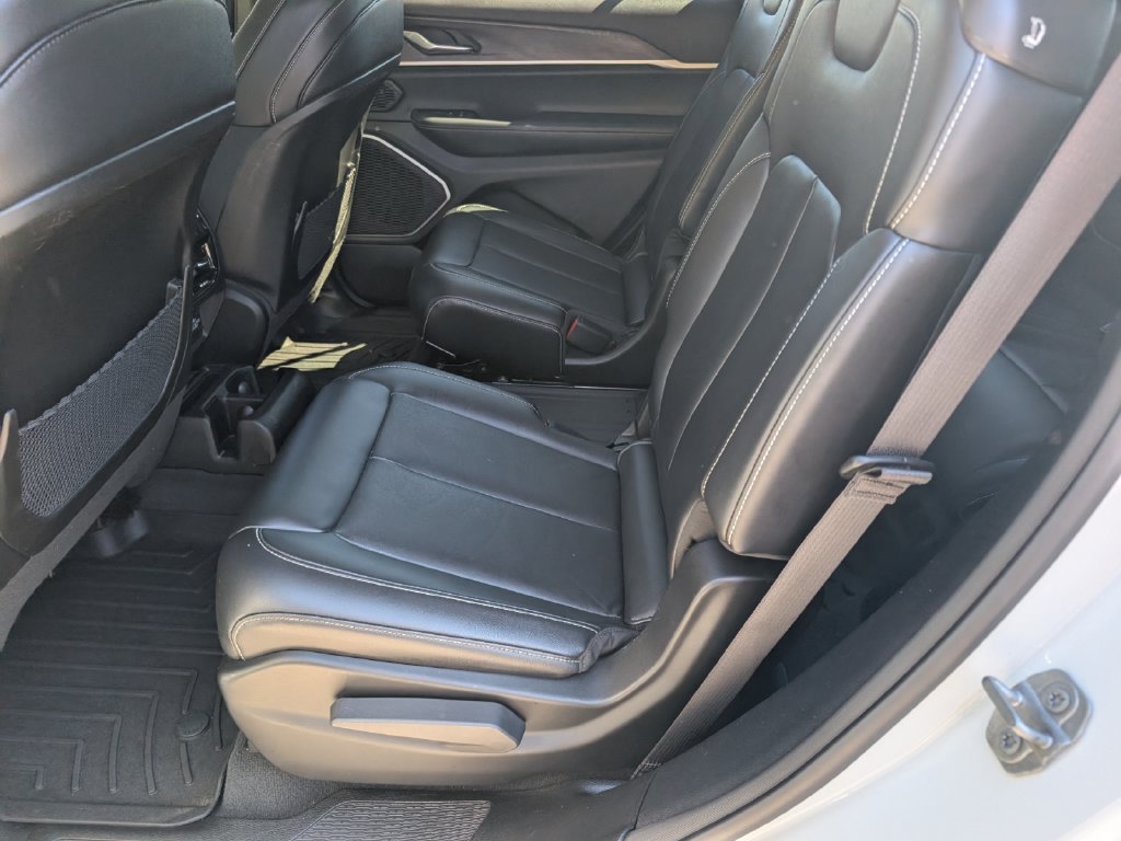 Used 2022 Jeep Grand Cherokee L Limited AWD/4WD image 8