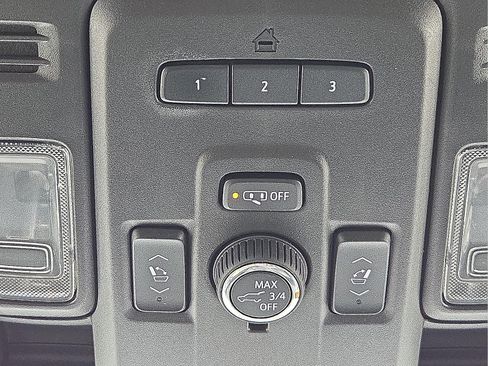 Used 2021 Chevrolet Tahoe Premier w/ Premium Package image 21