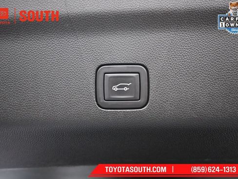 Used 2024 GMC Yukon Denali AWD/4WD image 35