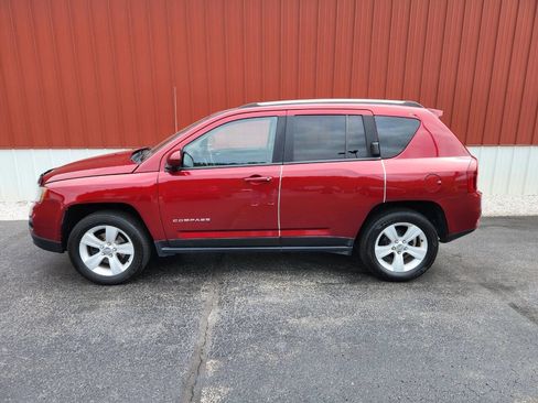 Used 2016 Jeep Compass Latitude AWD/4WD image 2
