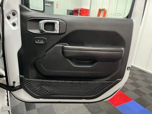Used 2024 Jeep Wrangler Unlimited Rubicon AWD/4WD image 27