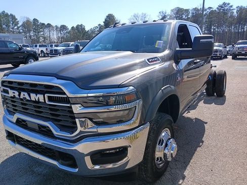 New 2026 RAM 3500 4x4 Crew Cab DRW image 9