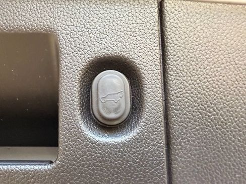 Used 2020 GMC Yukon Denali w/ Denali Premium Package AWD/4WD image 13