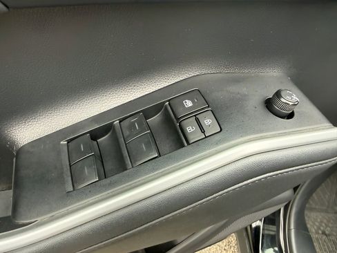 Used 2023 Toyota Highlander XSE AWD/4WD image 29