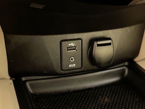 Used 2014 Nissan Rogue SV w/ SV Premium Package FWD image 32