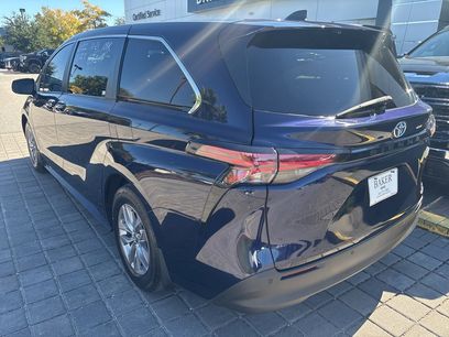 Used 2022 Toyota Sienna XLE