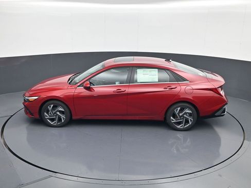 Certified 2025 Hyundai Elantra SEL image 20