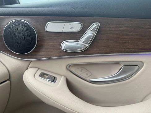 Used 2022 Mercedes-Benz GLC 300 4MATIC w/ Premium Package Lite image 31