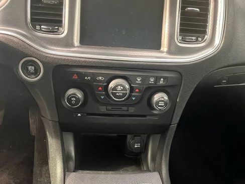 Used 2013 Dodge Charger SXT image 33