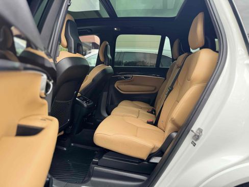 Used 2018 Volvo XC90 T6 Momentum w/ Convenience Package AWD/4WD image 5