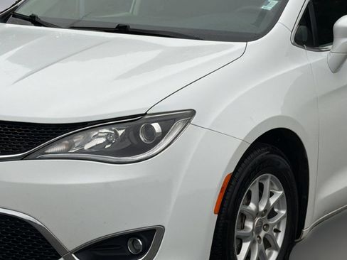 Used 2020 Chrysler Pacifica Touring FWD image 12