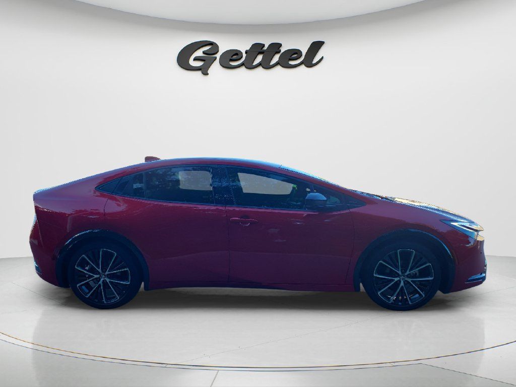 Used 2025 Toyota Prius XLE FWD image 4