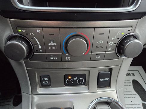Used 2013 Toyota Highlander SE AWD/4WD image 17