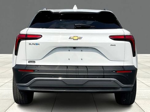 Used 2025 Chevrolet Blazer EV LT AWD/4WD image 4