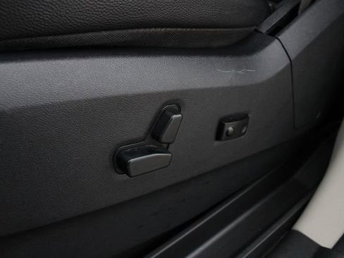 Used 2019 Dodge Grand Caravan SXT FWD image 3