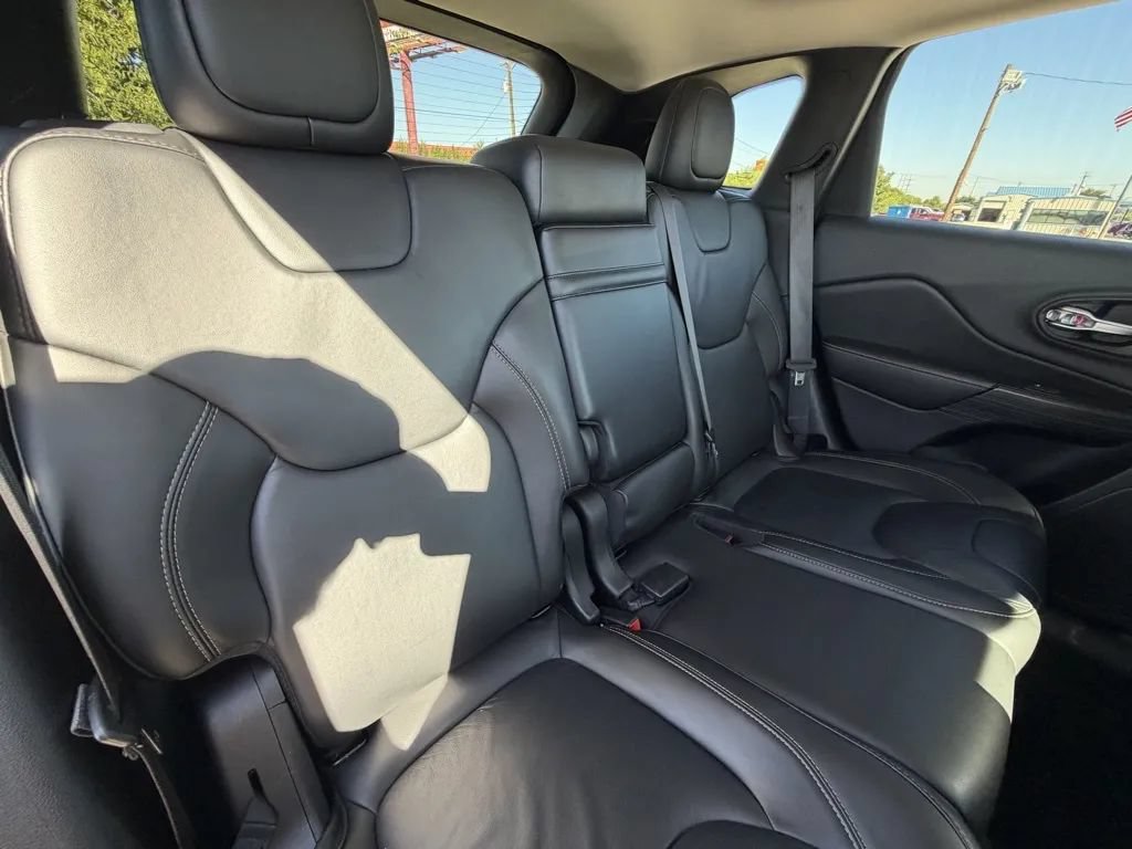 Used 2015 Jeep Cherokee Limited FWD image 31