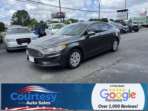 Used 2019 Ford Fusion S image 2