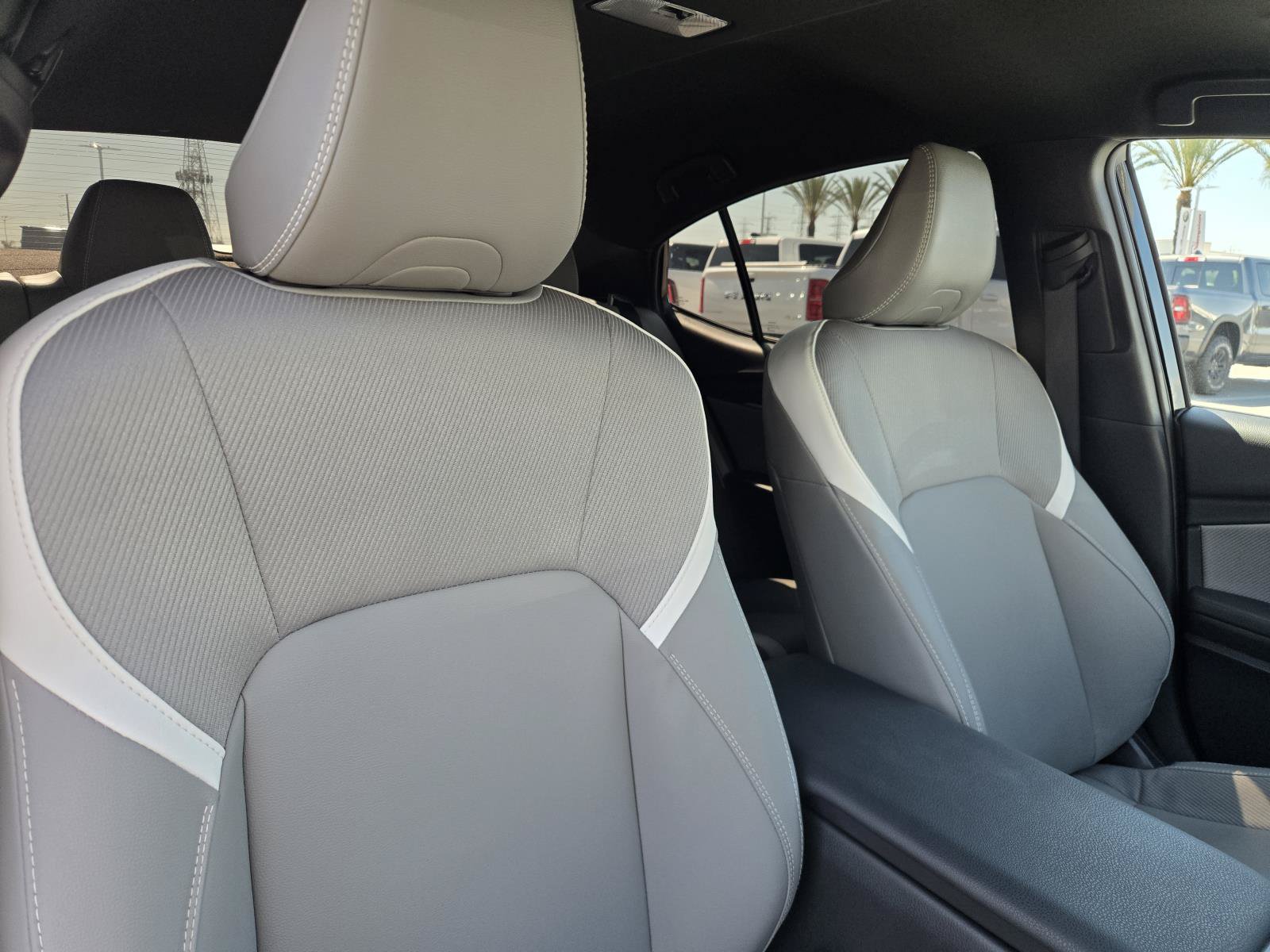 Used 2025 Toyota Camry SE w/ Convenience Package FWD image 31