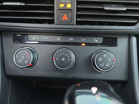 Used 2024 Volkswagen Jetta Sport image 20