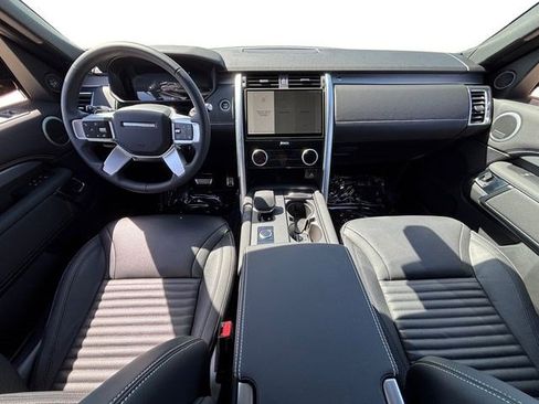Certified 2025 Land Rover Discovery Dynamic SE AWD/4WD image 12