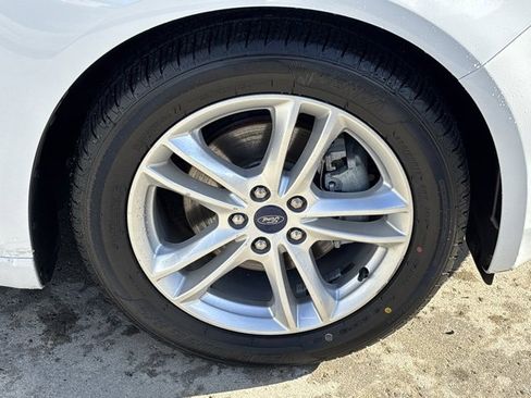 Used 2018 Ford Fusion SE w/ Fusion SE Technology Package image 28