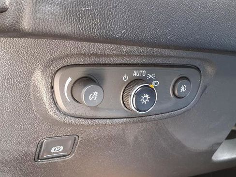 Used 2022 GMC Terrain SLT image 14