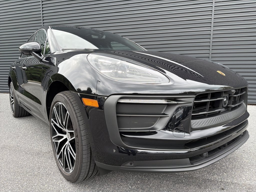 Certified 2026 Porsche Macan AWD/4WD image 7