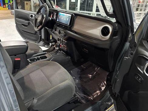 Used 2024 Jeep Wrangler Unlimited Sport AWD/4WD image 33