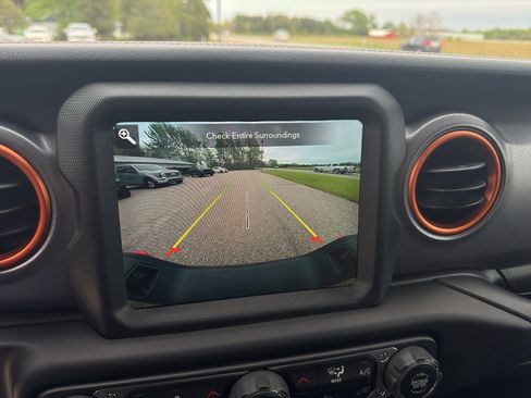 Used 2021 Jeep Gladiator Mojave w/ Dual Top Group AWD/4WD image 36