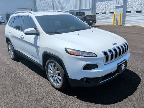 Used 2017 Jeep Cherokee Limited FWD image 2